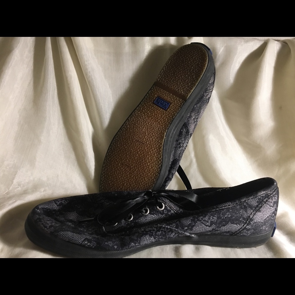 Size 7 Keds Tennis Shoes
